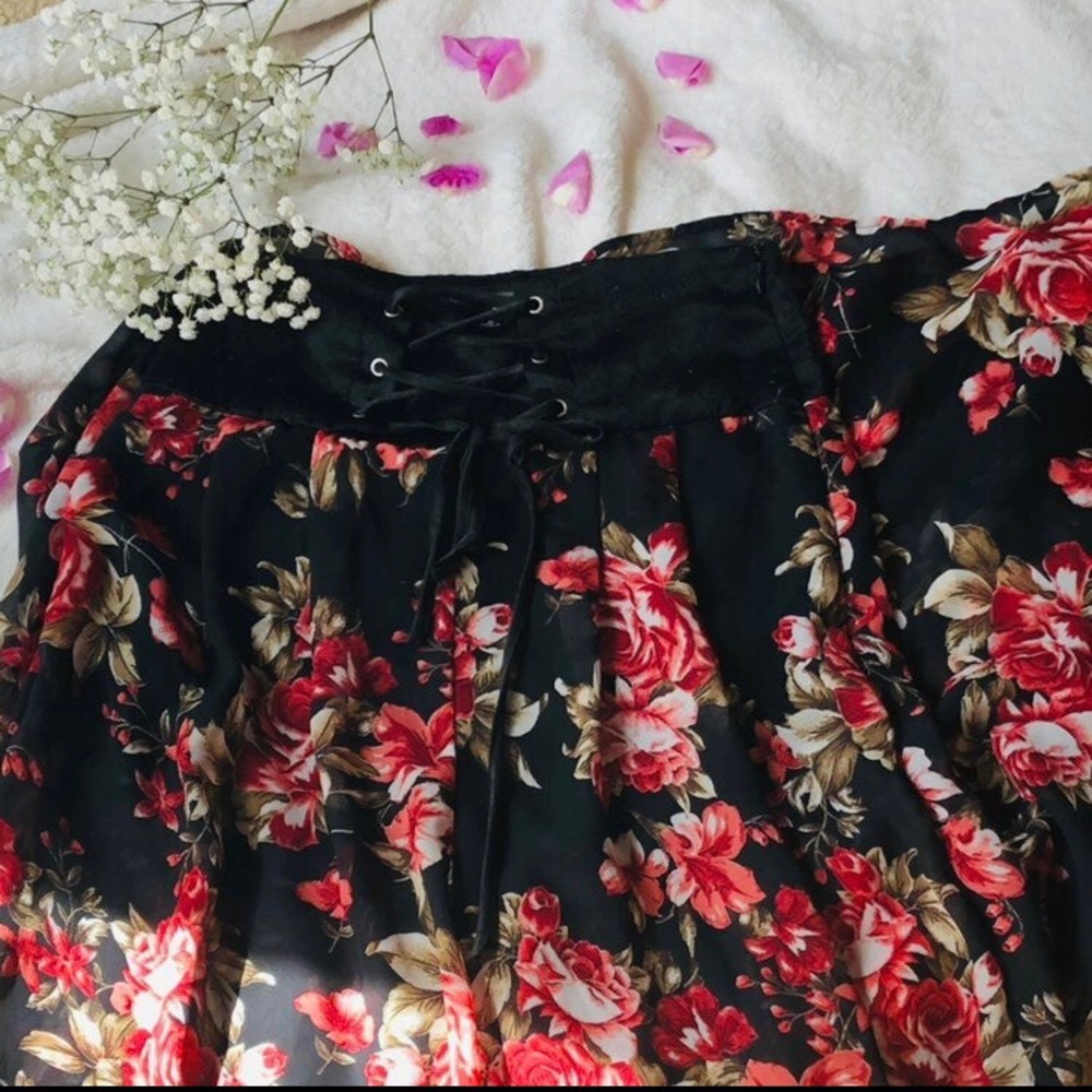 🌟Floral Wide Leg Pants🌟 - Picture 2 of 5